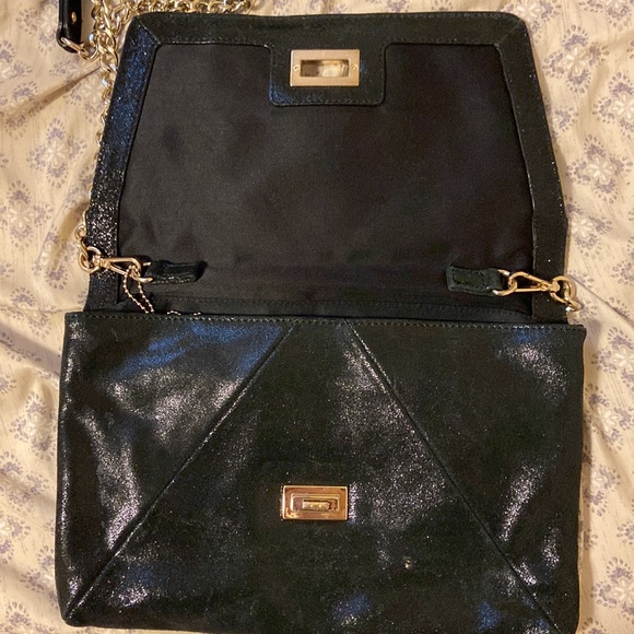 Danier over the shoulder purse - Picture 5 of 5